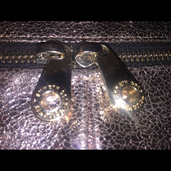 Kenneth Cole Reaction’s Glitter Wristlet - Picture 4 of 6